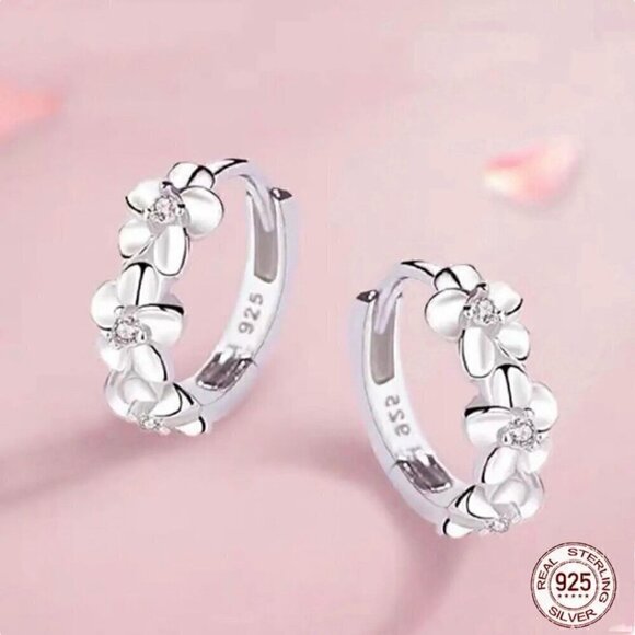 NNWT Flower Huggie Hoop Earrings S925 Sterling Silver Cubic Zirconia - Picture 2 of 9